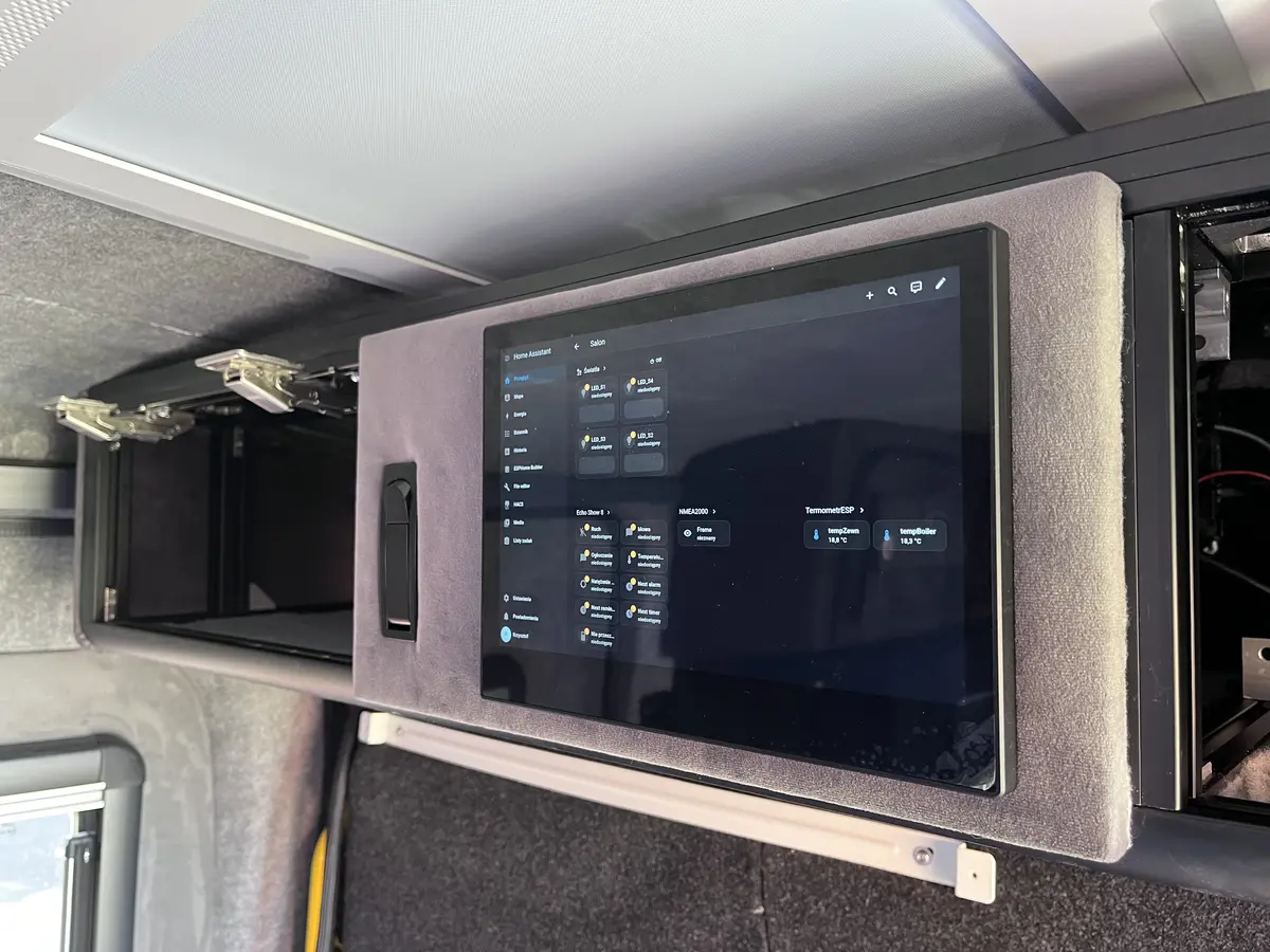 Wallpanel S10 in a real camper installation