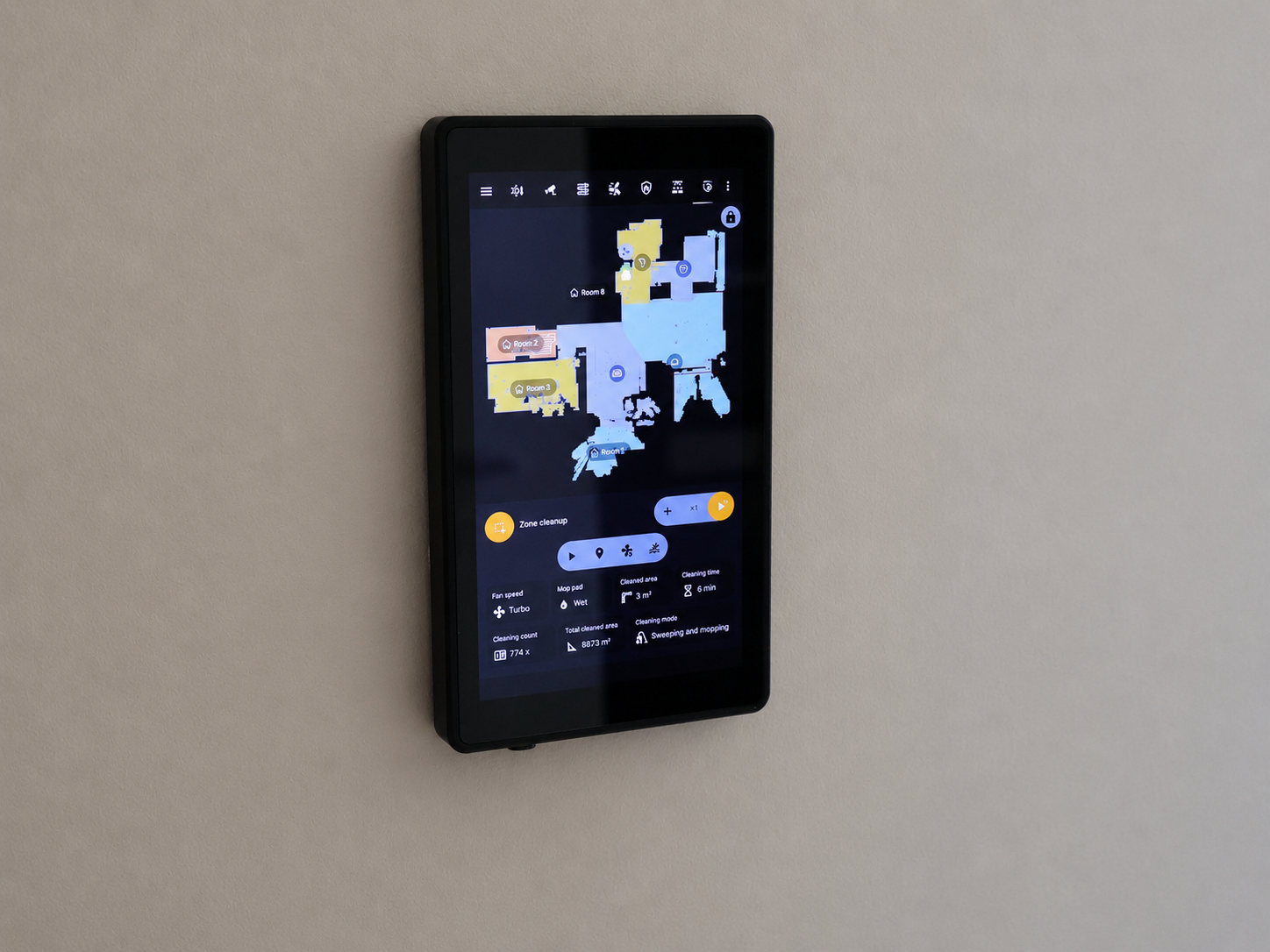 Wallpanel S5 zamontowany pionowo na ścianie