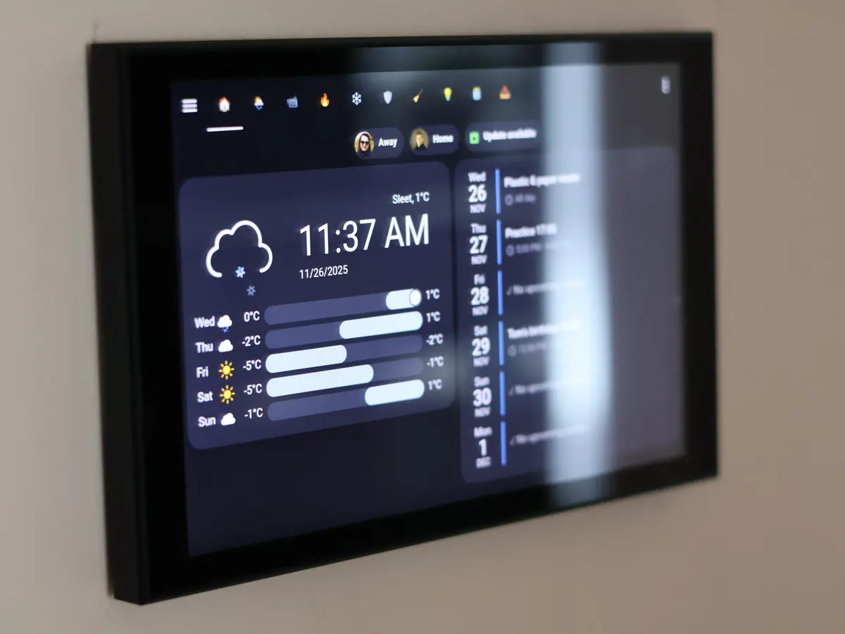 Side profile of Wallpanel S8 showing the enclosure thickness